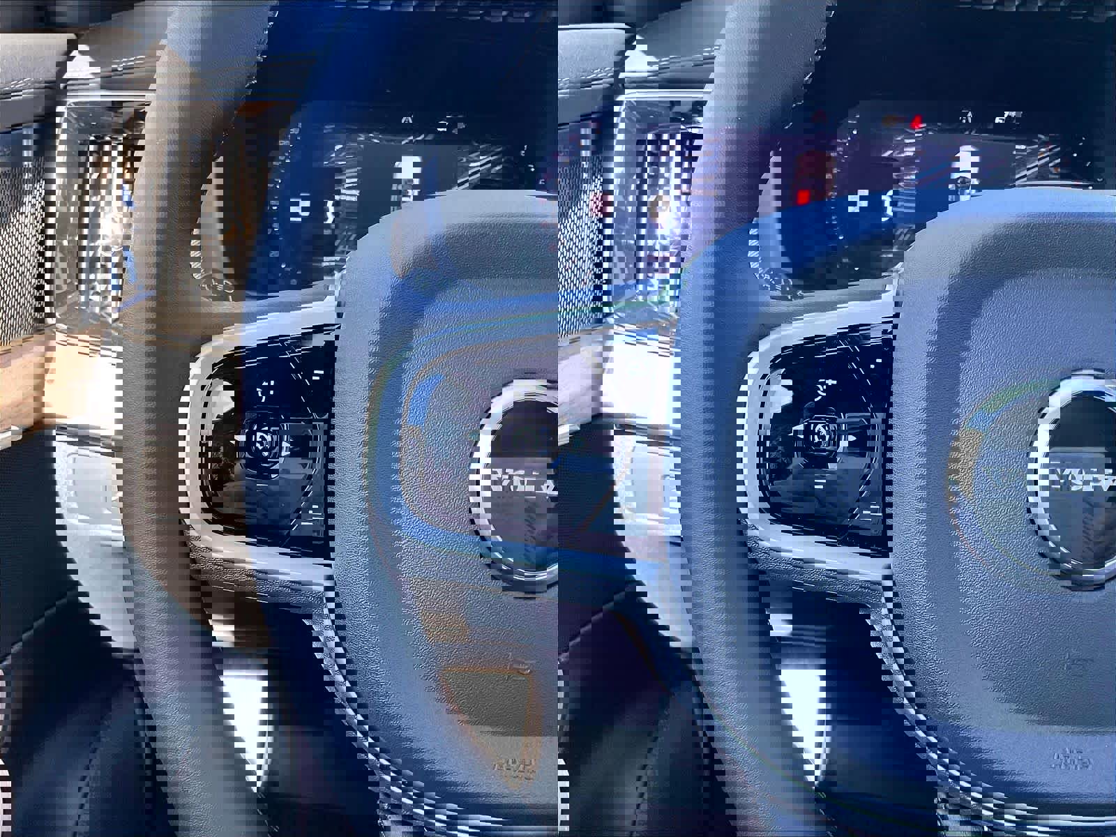 New 2026 Volvo XC90 B6 Ultra w/ Protection Package AWD/4WD image 17