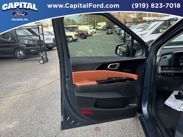 Used 2024 Kia Carnival SX image 19