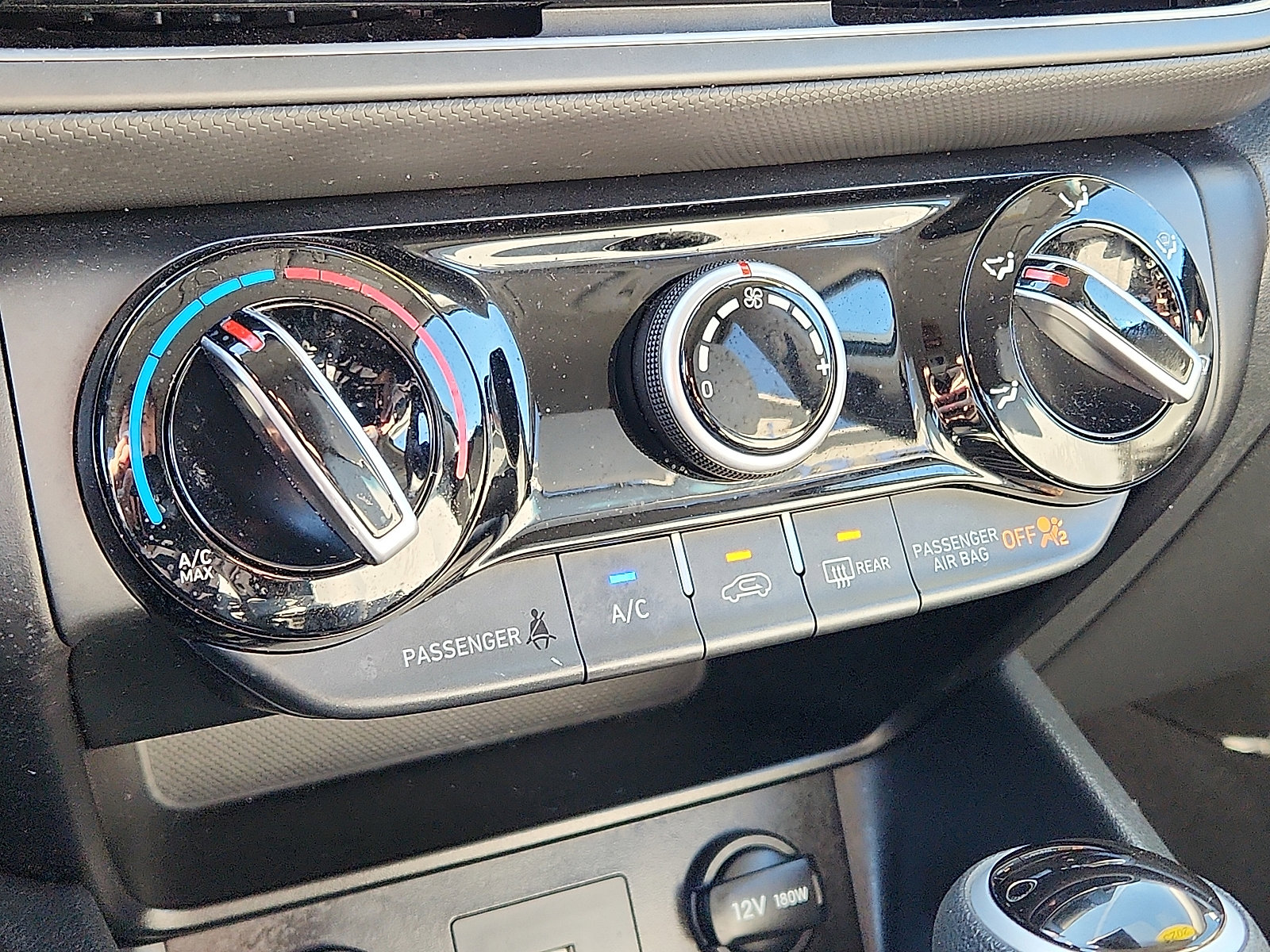 Used 2023 Hyundai Kona SEL image 15