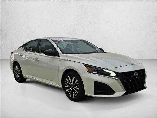 Used 2024 Nissan Altima 2.5 SV video 3
