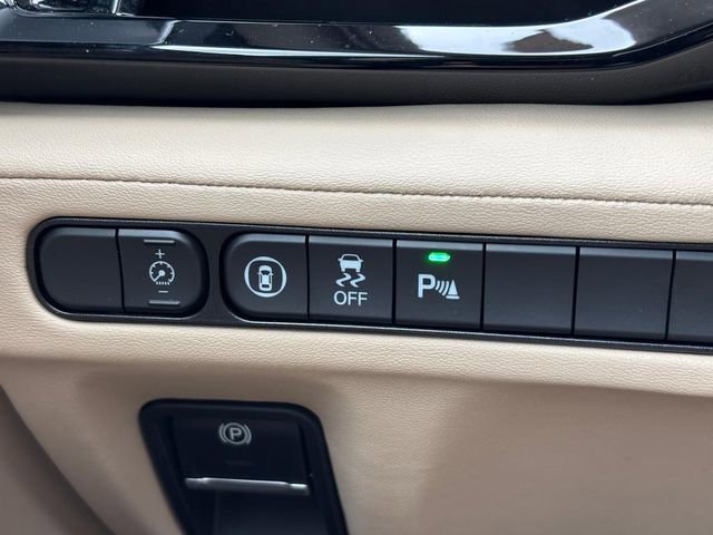 Used 2023 Acura MDX SH-AWD w/ Technology Package image 25