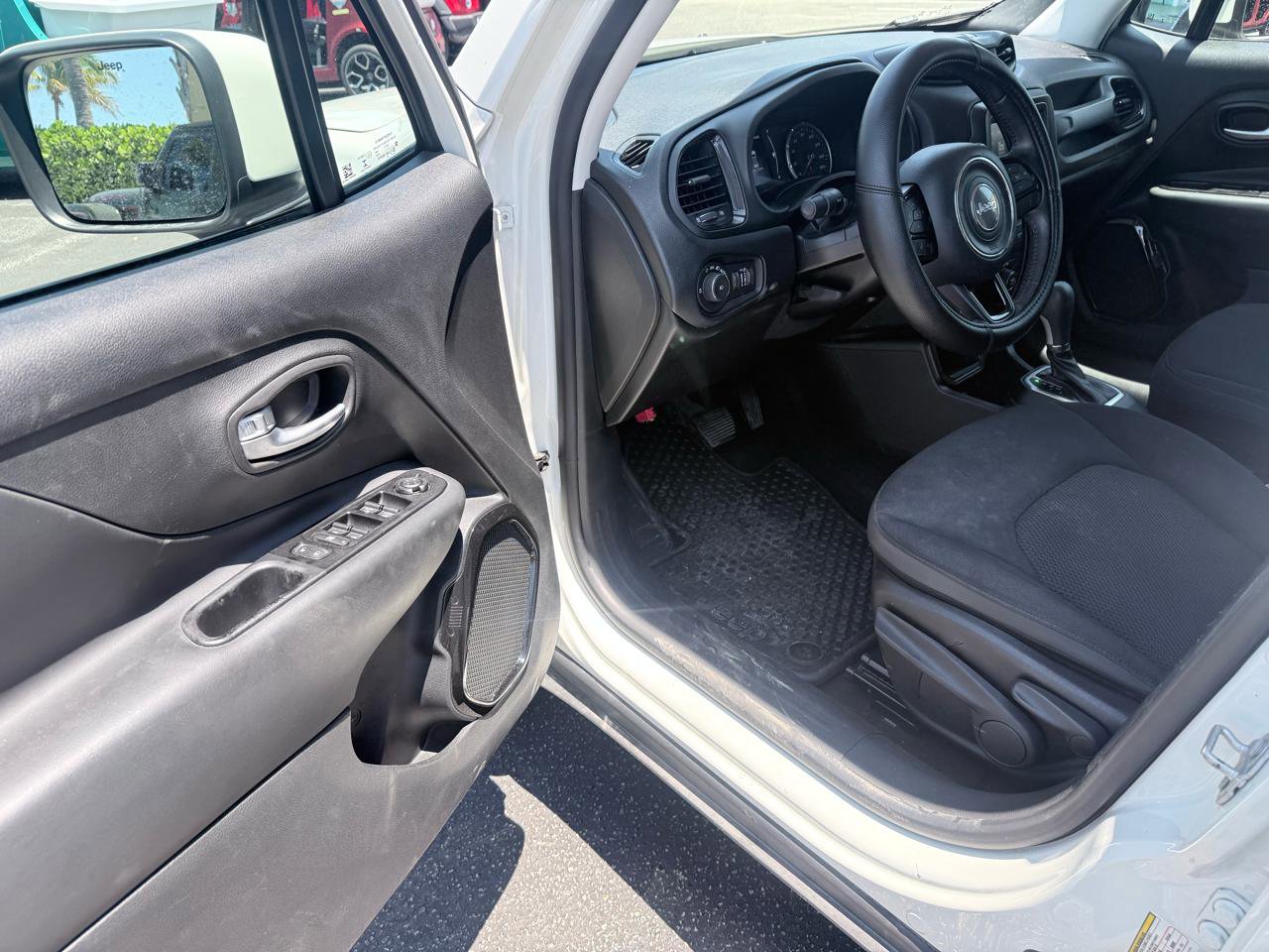 Used 2020 Jeep Renegade Altitude FWD image 11