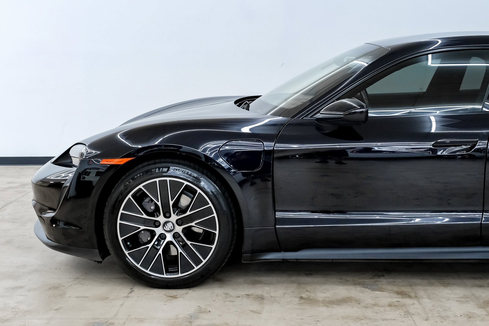 Used 2023 Porsche Taycan image 9