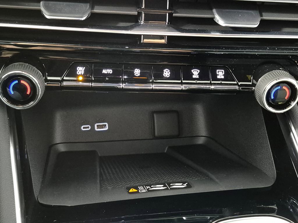 New 2026 Chevrolet Traverse High Country w/ LPO, Floor Liner Package FWD image 17