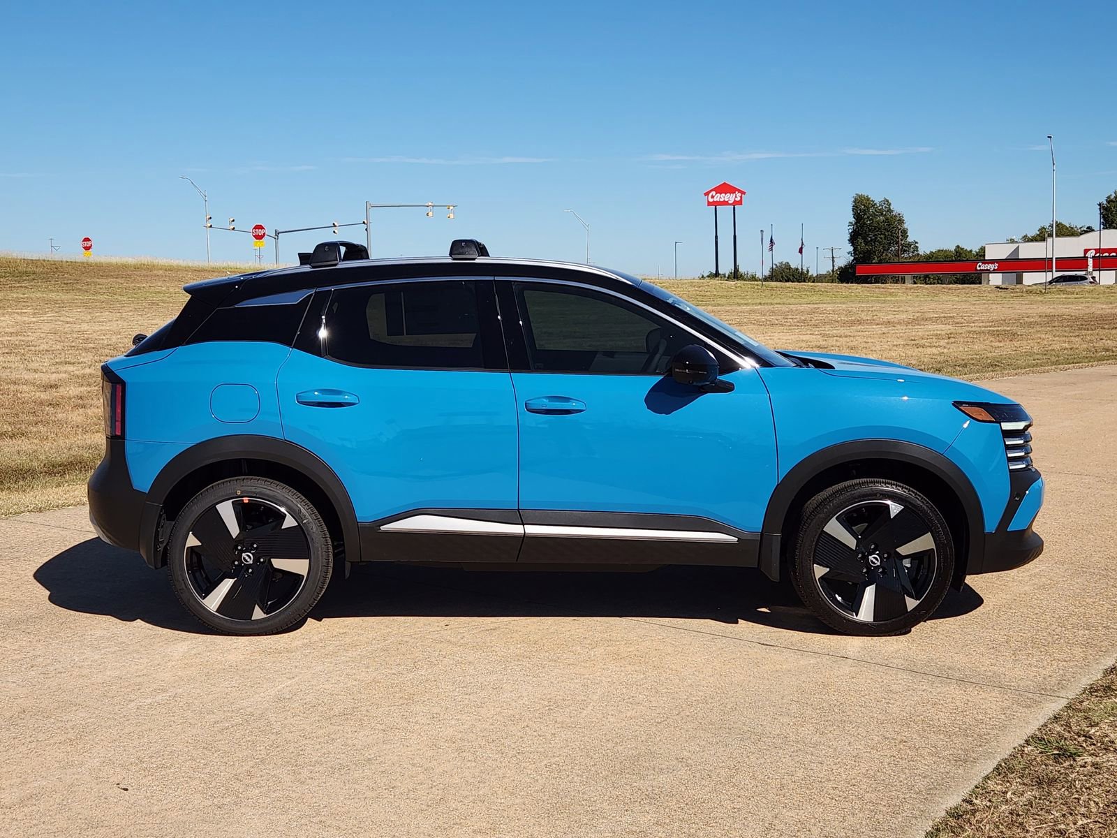 New 2026 Nissan Kicks SR w/ Cold Weather Package image 8