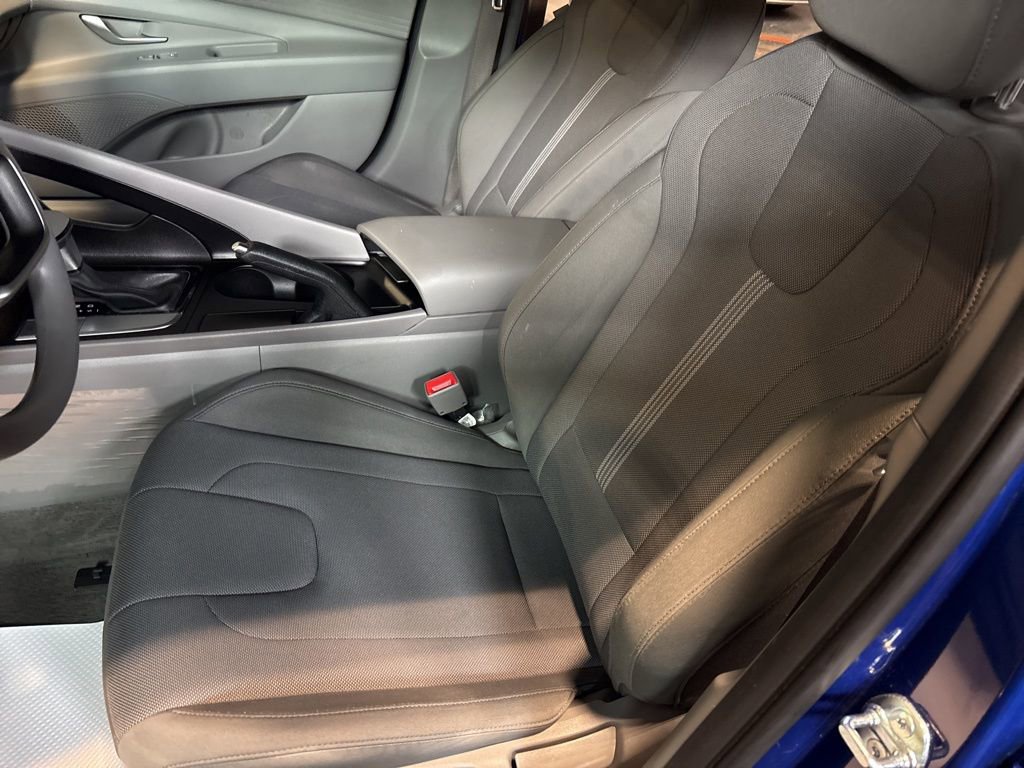 Certified 2025 Hyundai Elantra SE image 20