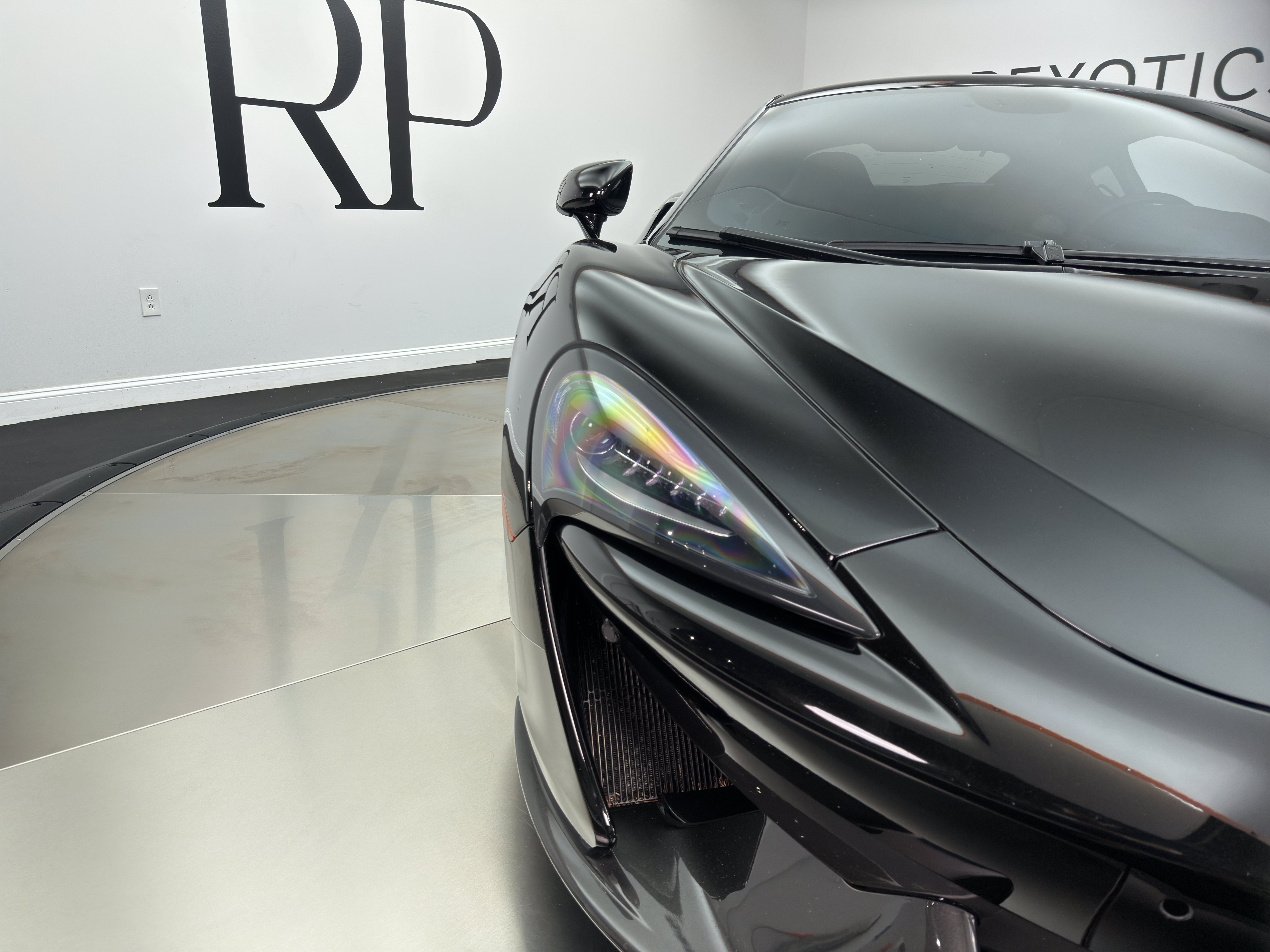 Used 2016 McLaren 570S Coupe RWD image 13
