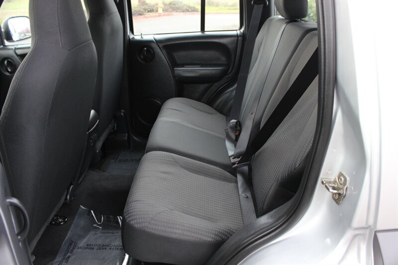 Used 2004 Jeep Liberty Sport w/ PWR Convenience Group AWD/4WD image 13