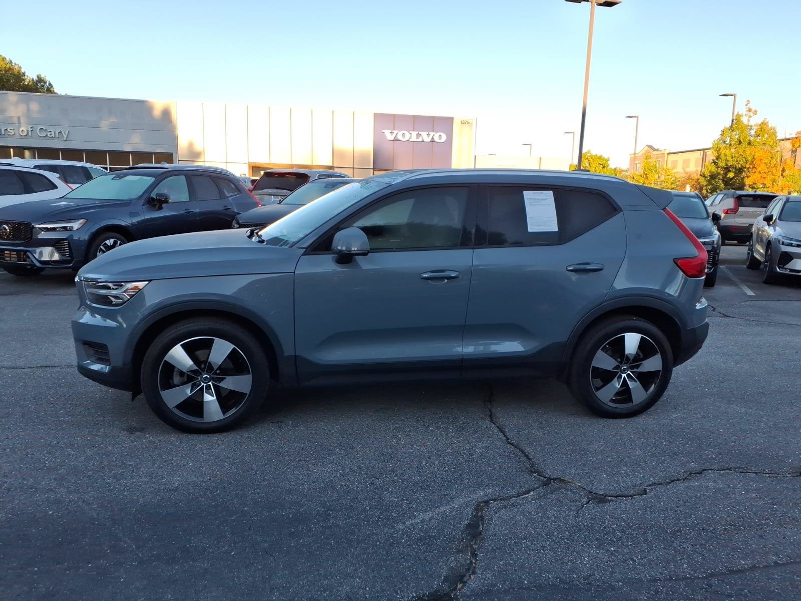 Used 2020 Volvo XC40 T5 Momentum w/ Protection Package Premier AWD/4WD image 8
