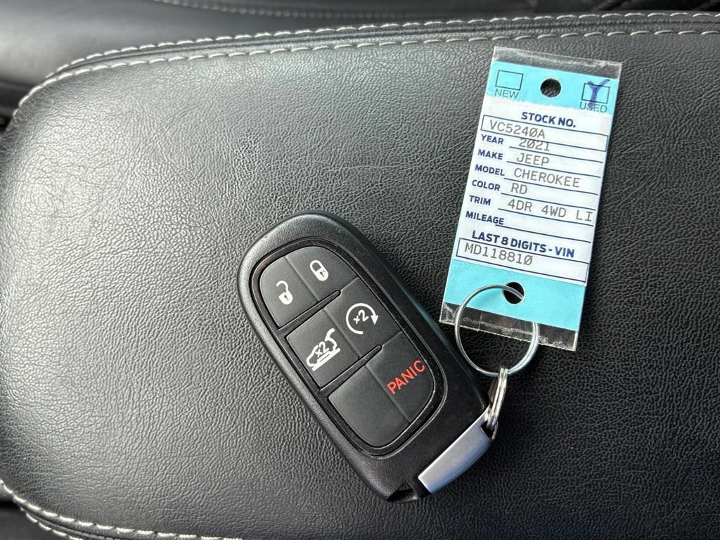 Used 2021 Jeep Cherokee Limited AWD/4WD image 32