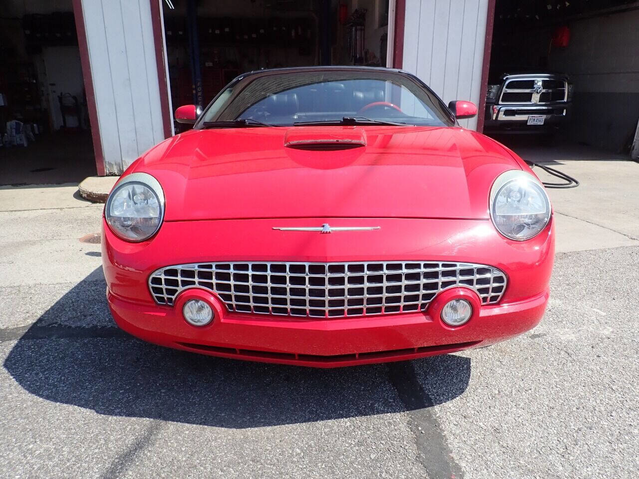 Used 2003 Ford Thunderbird image 3