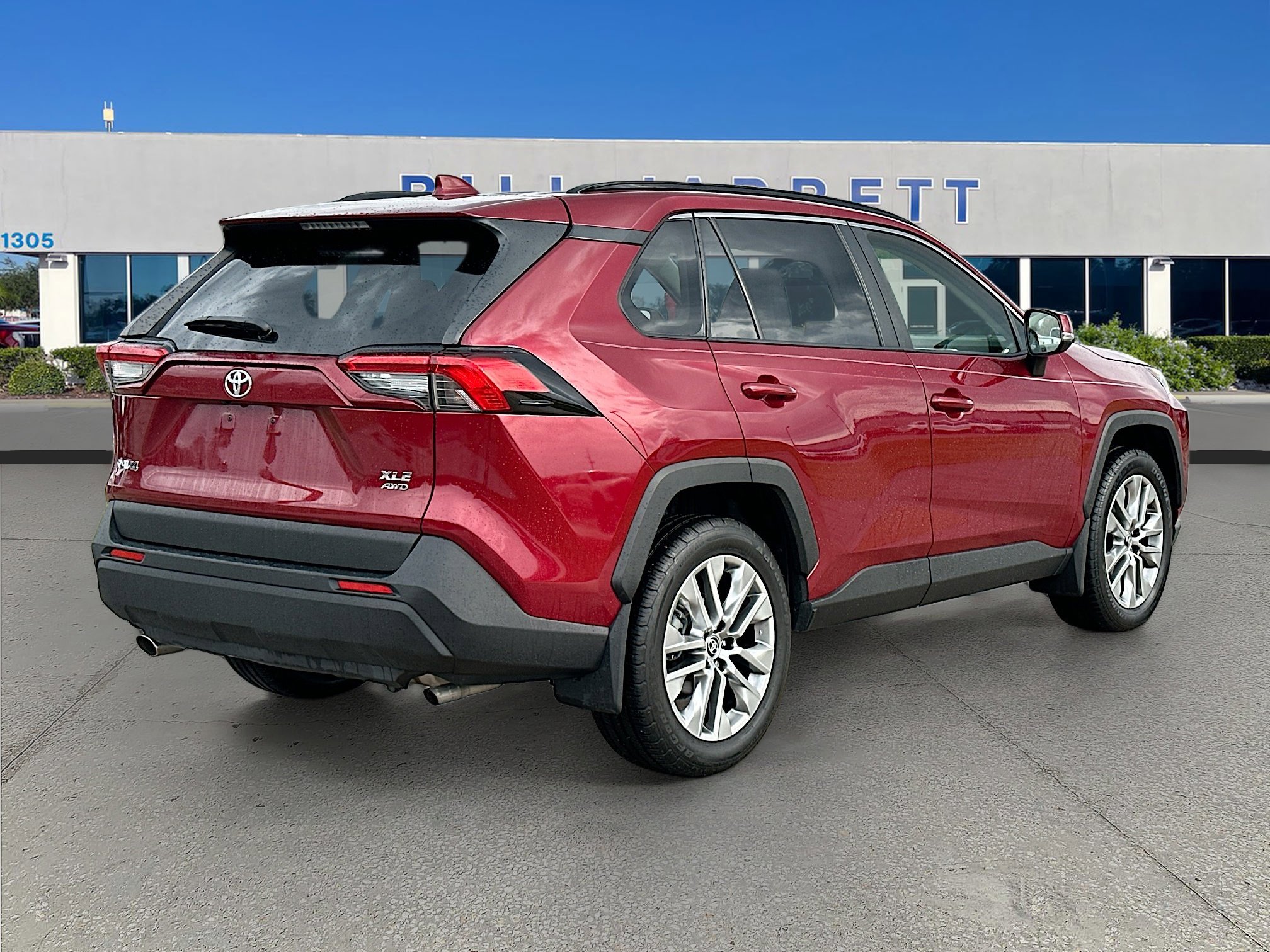 Used 2020 Toyota RAV4 XLE Premium image 7