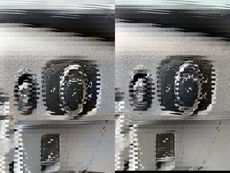 Used 2022 Ford E-Transit 148 High Roof Extended image 15