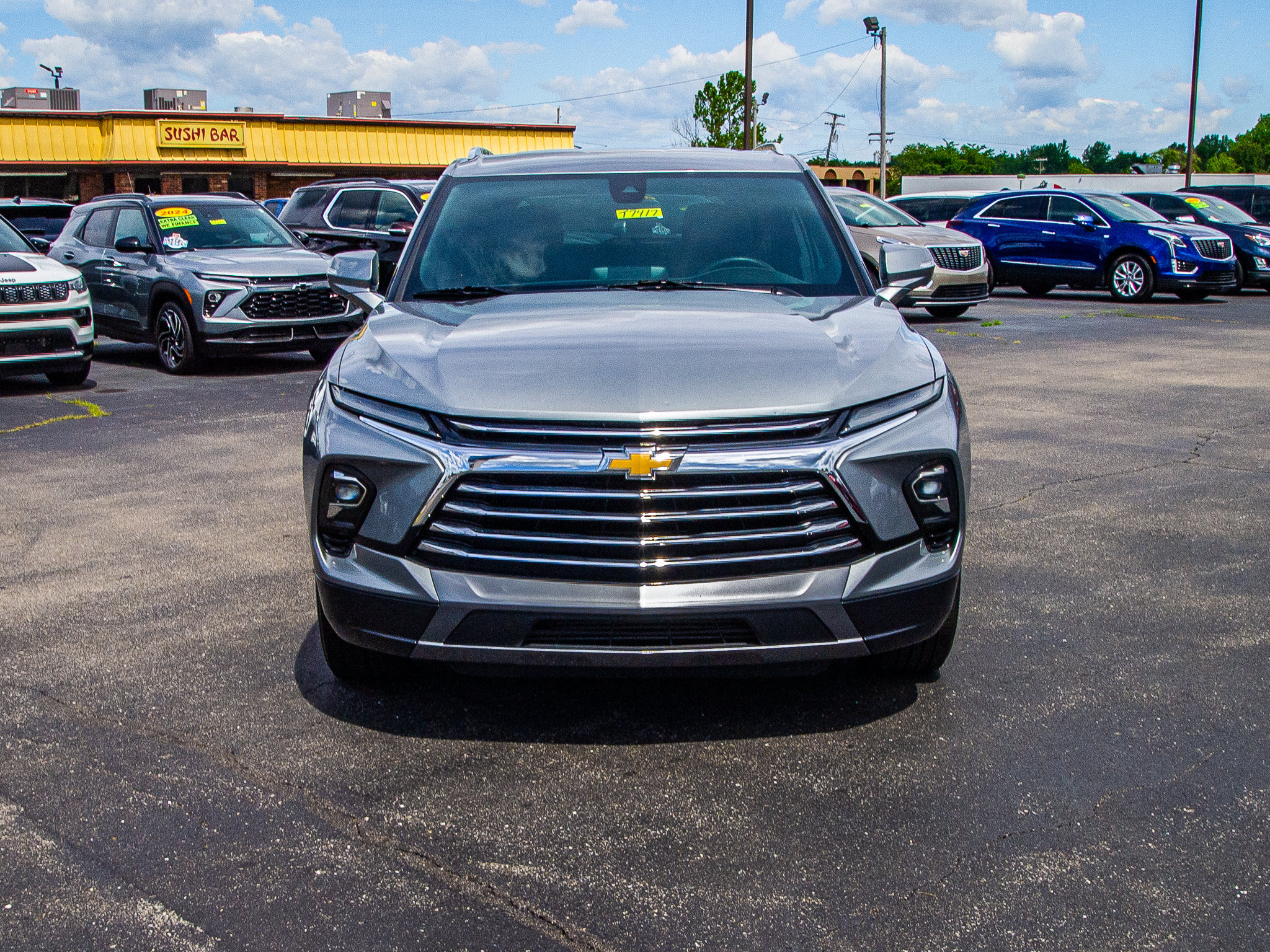 Used 2023 Chevrolet Blazer Premier FWD image 2