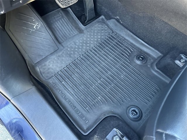 Used 2021 Toyota Highlander XLE image 36