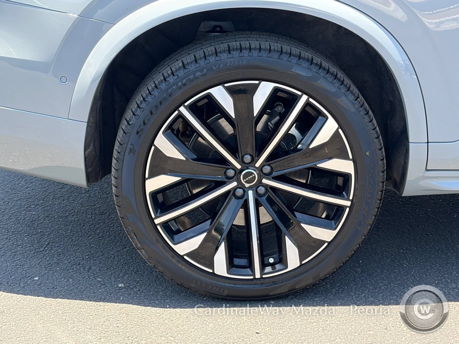 Used 2025 Volvo XC90 B5 Plus AWD/4WD image 12