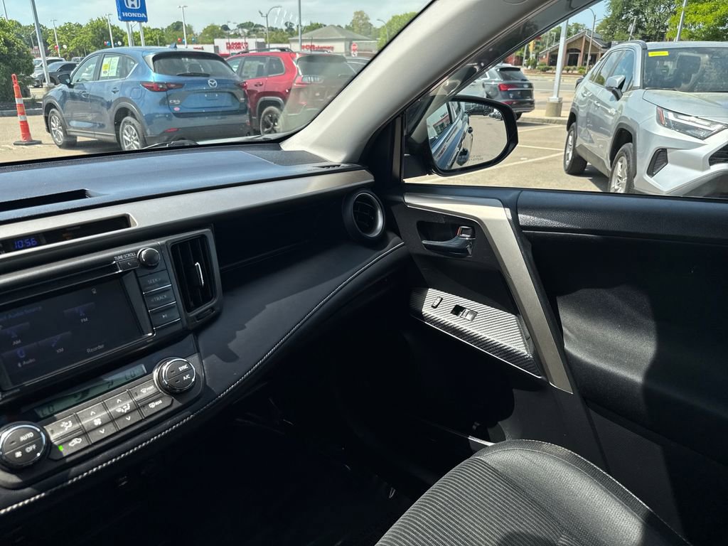 Used 2015 Toyota RAV4 XLE AWD/4WD image 30