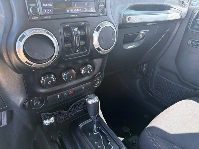 Used 2018 Jeep Wrangler Unlimited Sahara AWD/4WD image 16