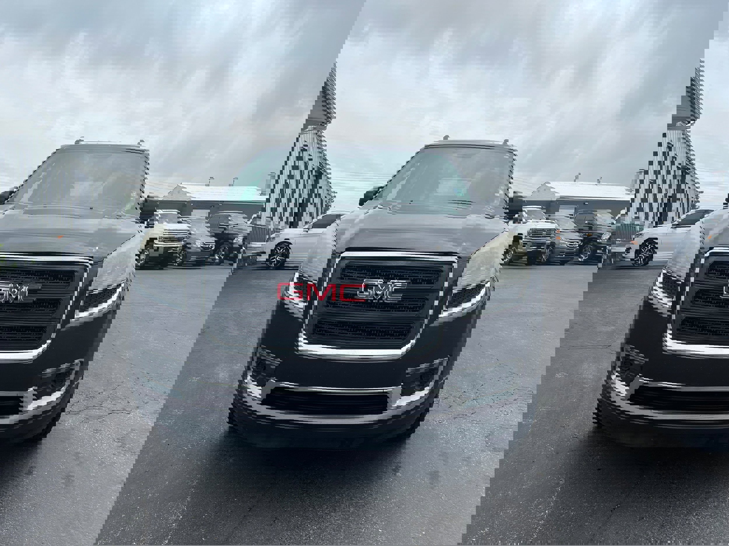 Used 2013 GMC Acadia SLE image 2