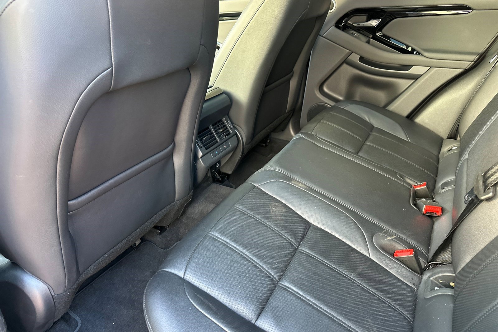 Certified 2024 Land Rover Range Rover Evoque Dynamic SE image 26