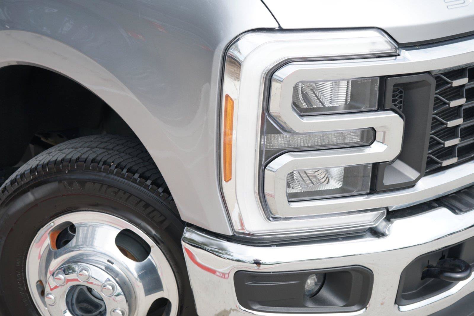 Used 2023 Ford F350 Lariat w/ FX4 Off-Road Package AWD/4WD image 3