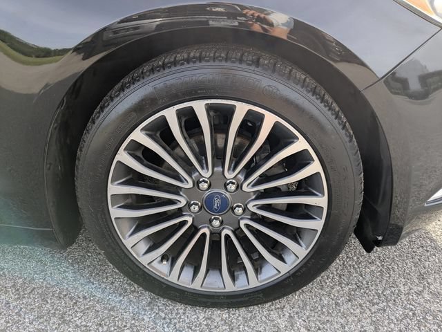 Used 2017 Ford Fusion SE w/ Fusion SE Technology Package FWD image 8