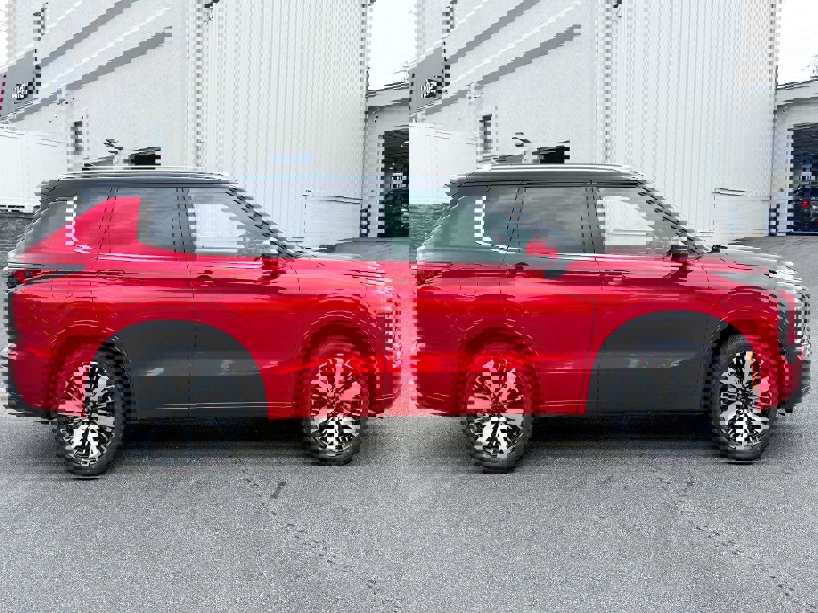New 2025 Mitsubishi Outlander AWD image 17