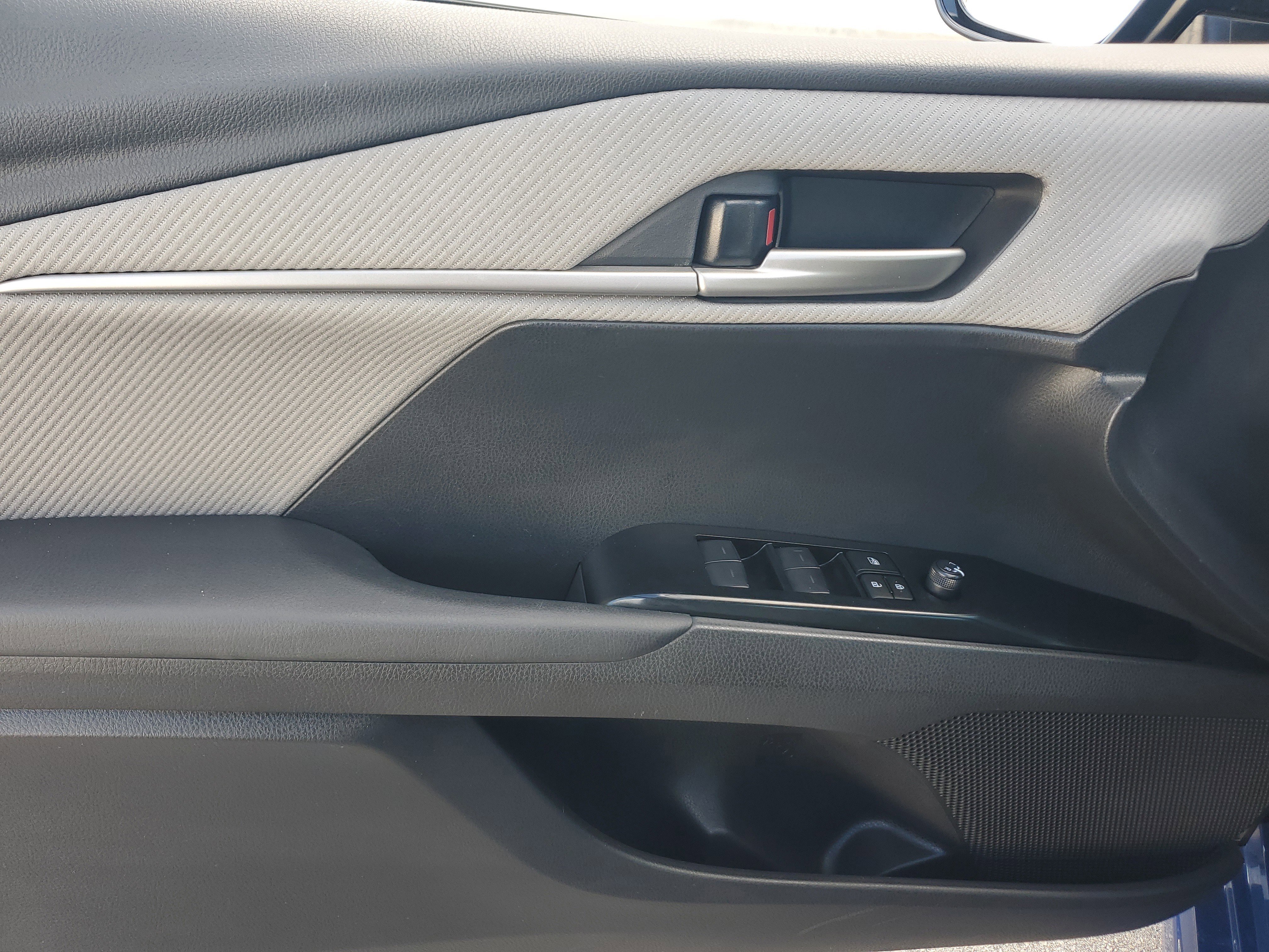 Used 2025 Toyota Camry SE image 20