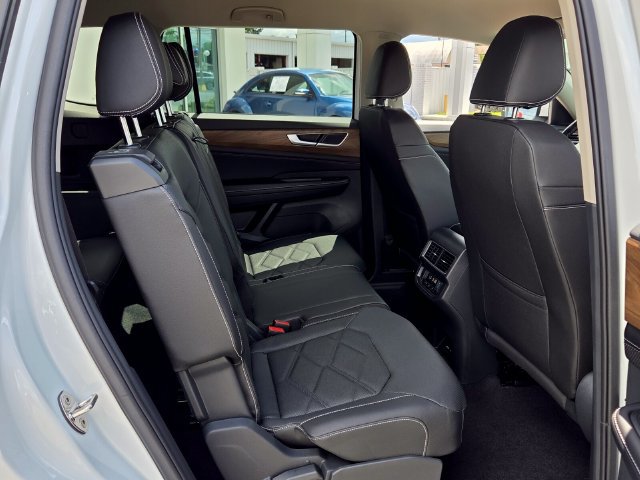 New 2026 Volkswagen Atlas SE FWD image 16