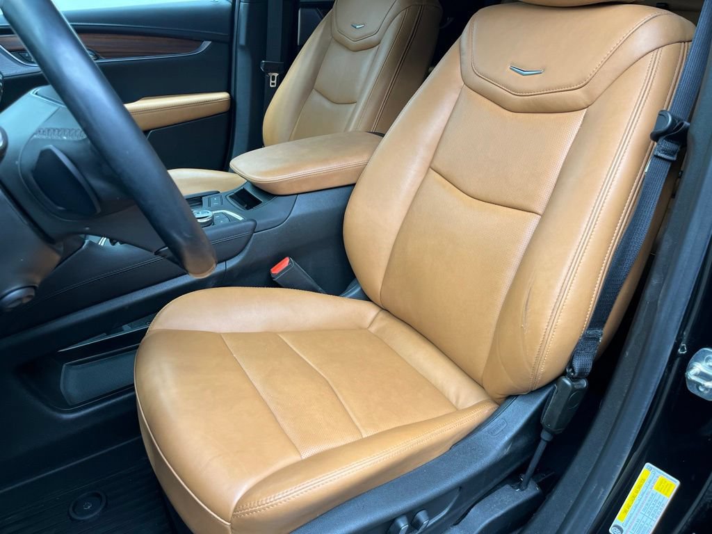 Used 2025 Cadillac XT5 Premium Luxury w/ LPO, Floor Liner Package FWD image 20