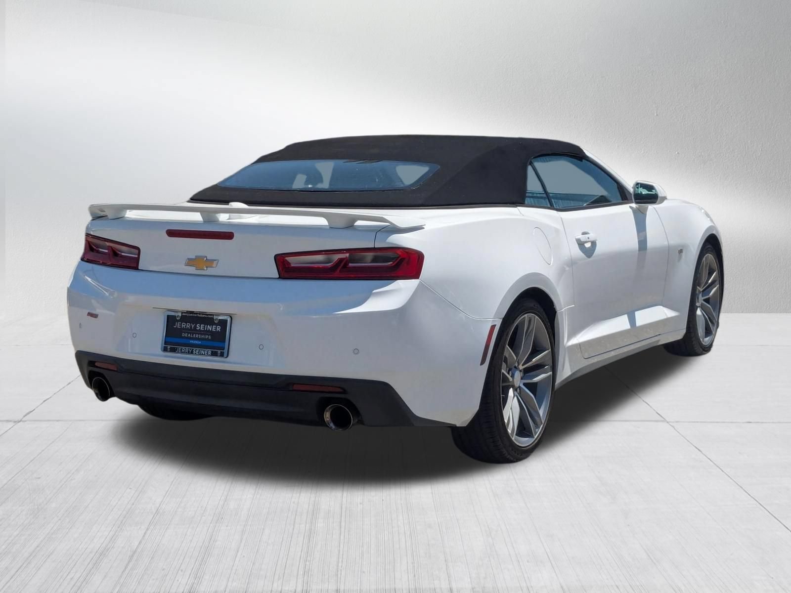Used 2016 Chevrolet Camaro LT RWD image 5