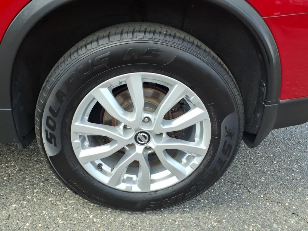 Used 2017 Nissan Rogue SV w/ SV Premium Package AWD/4WD image 18