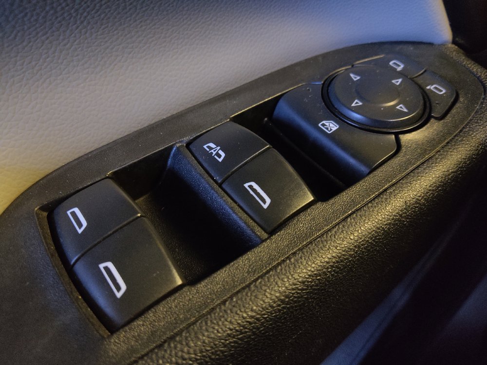 Used 2018 Chevrolet Equinox LS w/ LPO, Cargo Package FWD image 27