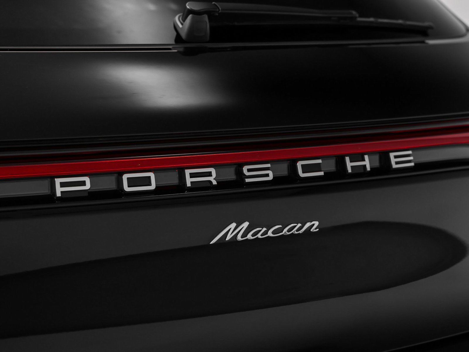 Certified 2025 Porsche Macan image 17
