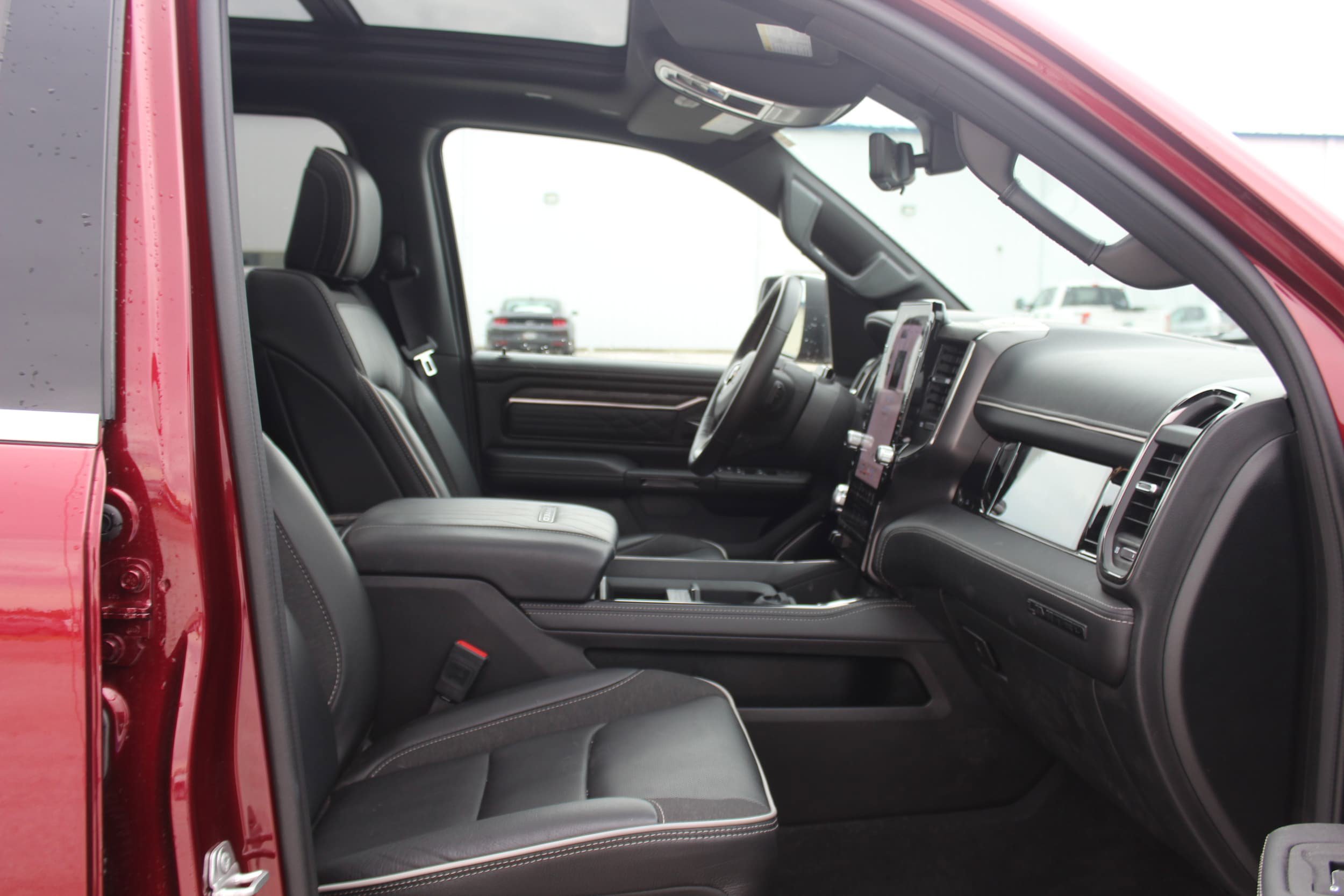 Used 2025 RAM 1500 Limited AWD/4WD image 28