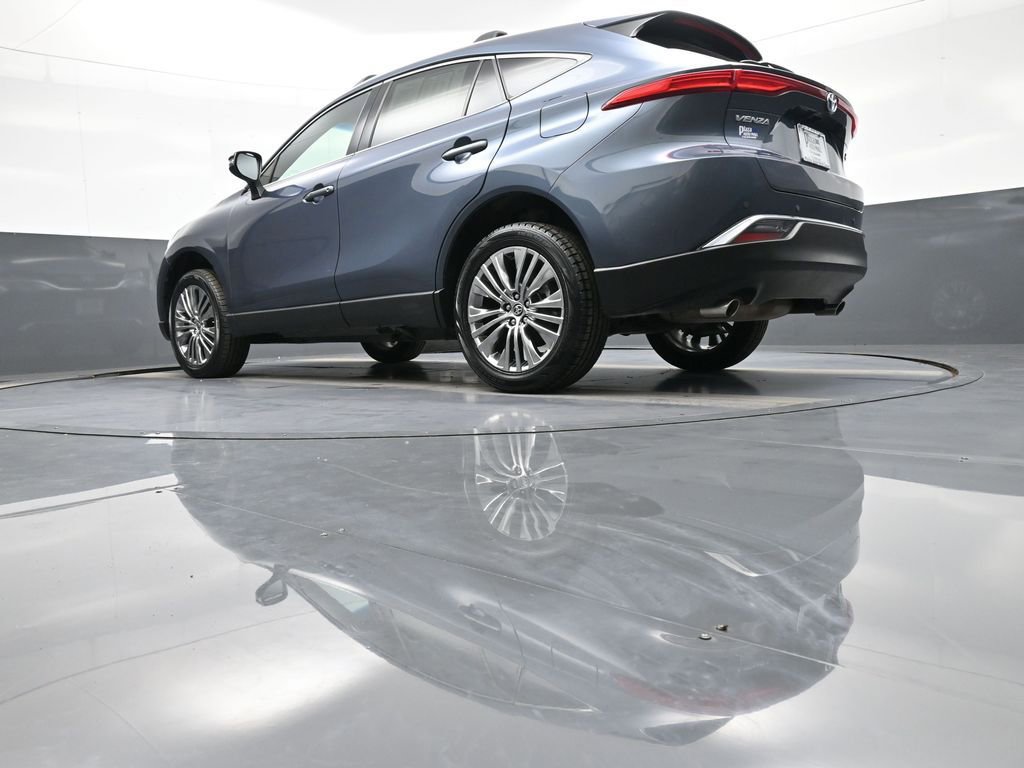 Certified 2023 Toyota Venza XLE AWD/4WD image 32