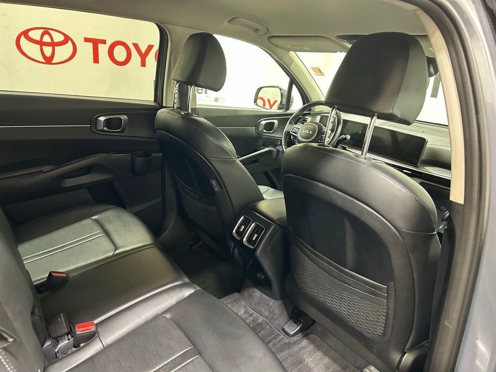 Used 2024 Kia Sorento S image 14