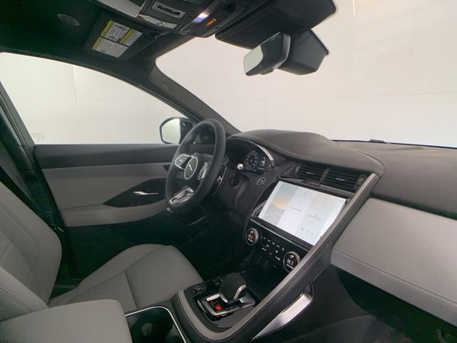 Certified 2024 Jaguar E-PACE R-Dynamic SE image 36