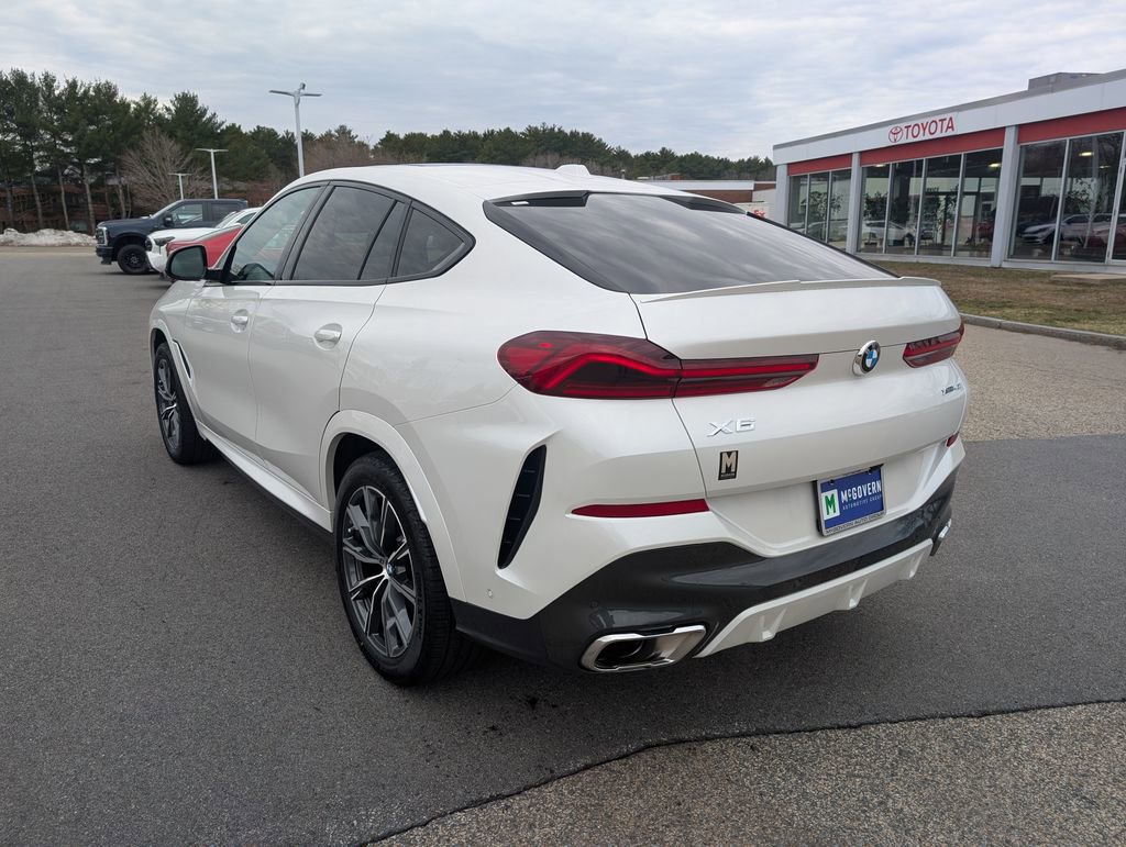 Used 2026 BMW X6 xDrive40i w/ Premium Package image 3