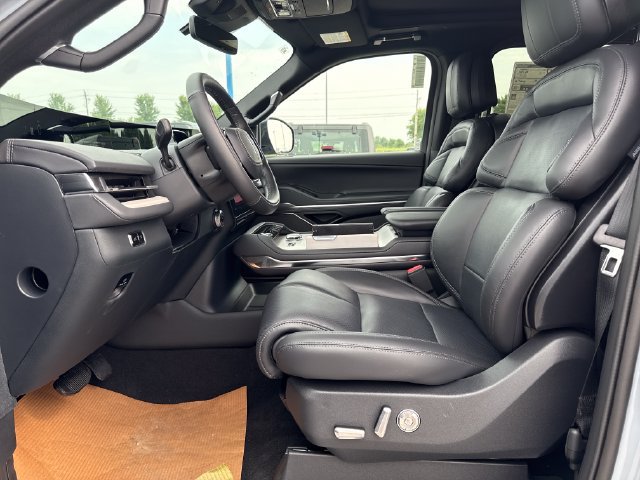 New 2027 Lincoln Navigator Reserve w/ Jet Appearance Package AWD/4WD image 22