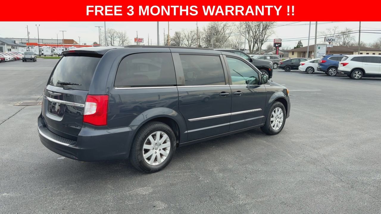 Used 2014 Chrysler Town & Country Touring FWD image 8