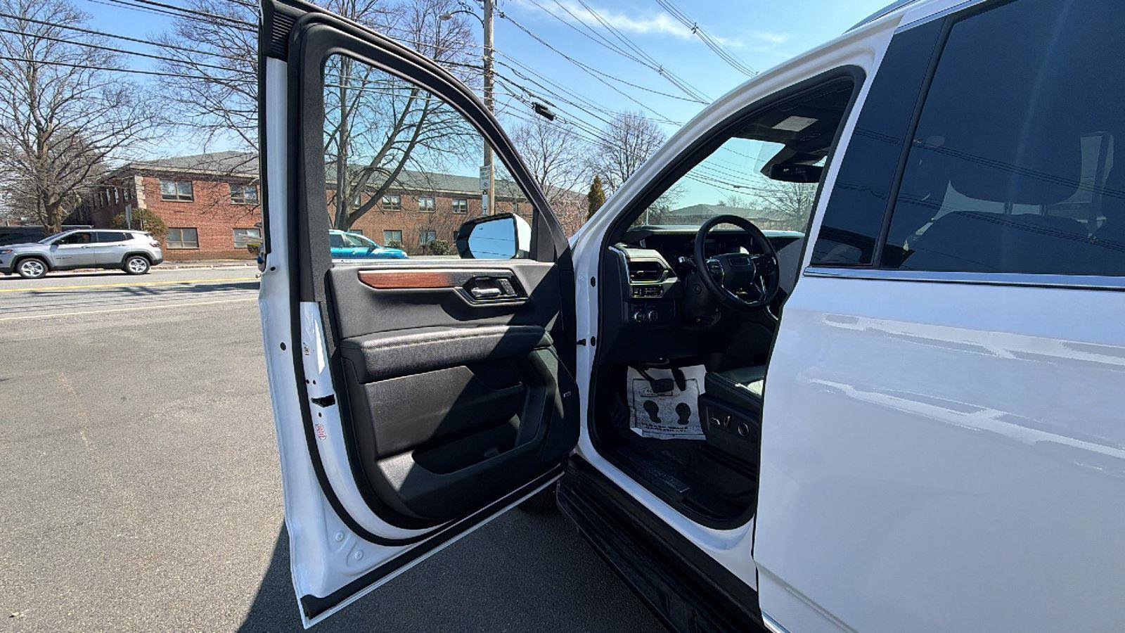 Used 2025 GMC Yukon XL Denali image 14