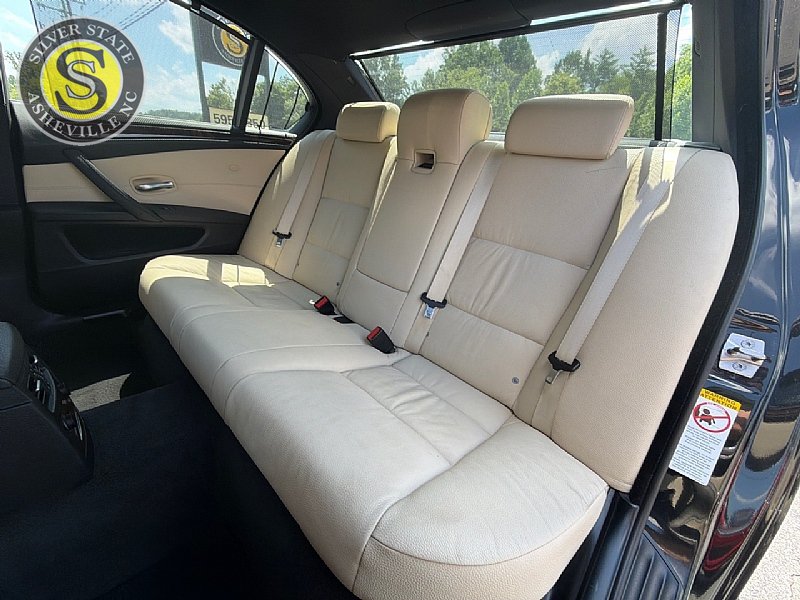 Used 2010 BMW 528i Sedan w/ Sport Pkg RWD image 14