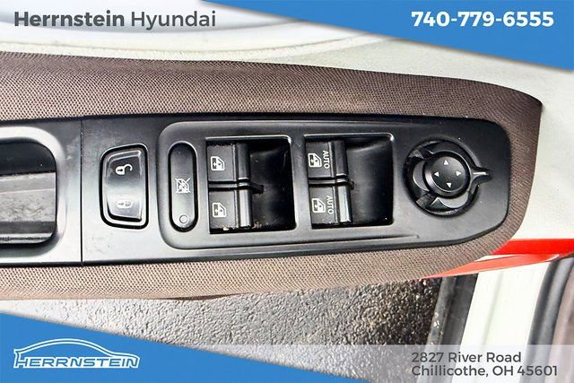 Used 2015 Jeep Renegade Latitude w/ Cold Weather Group image 15