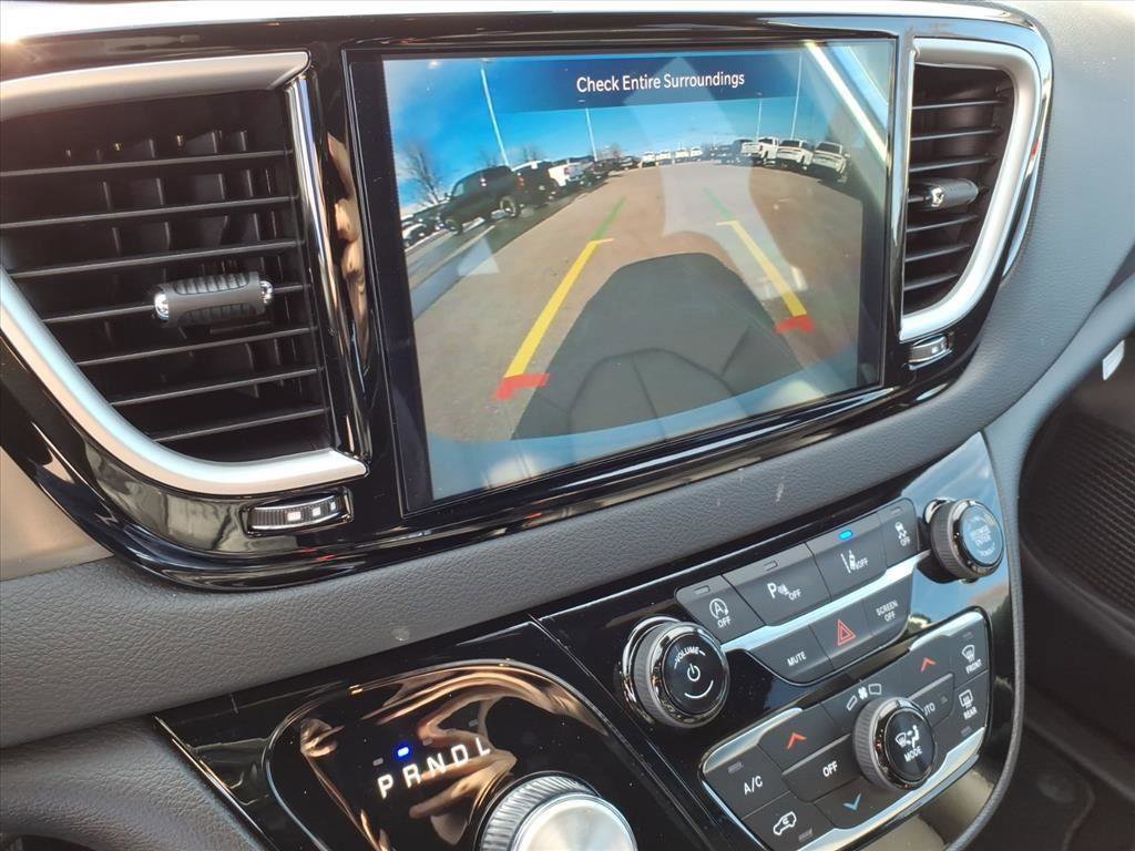 New 2026 Chrysler Voyager LX image 17