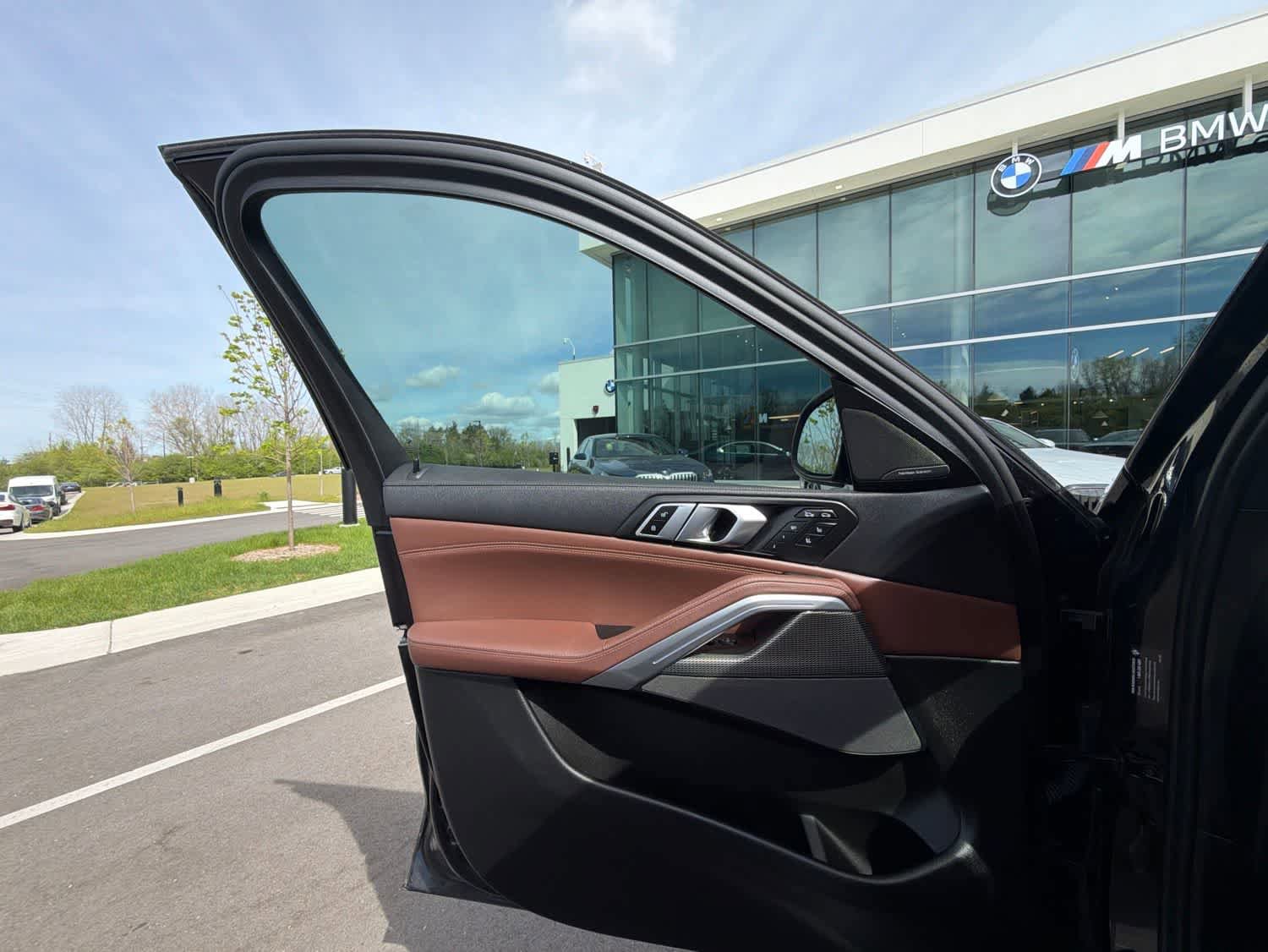 Certified 2023 BMW X6 M50i w/ Executive Package AWD/4WD image 11