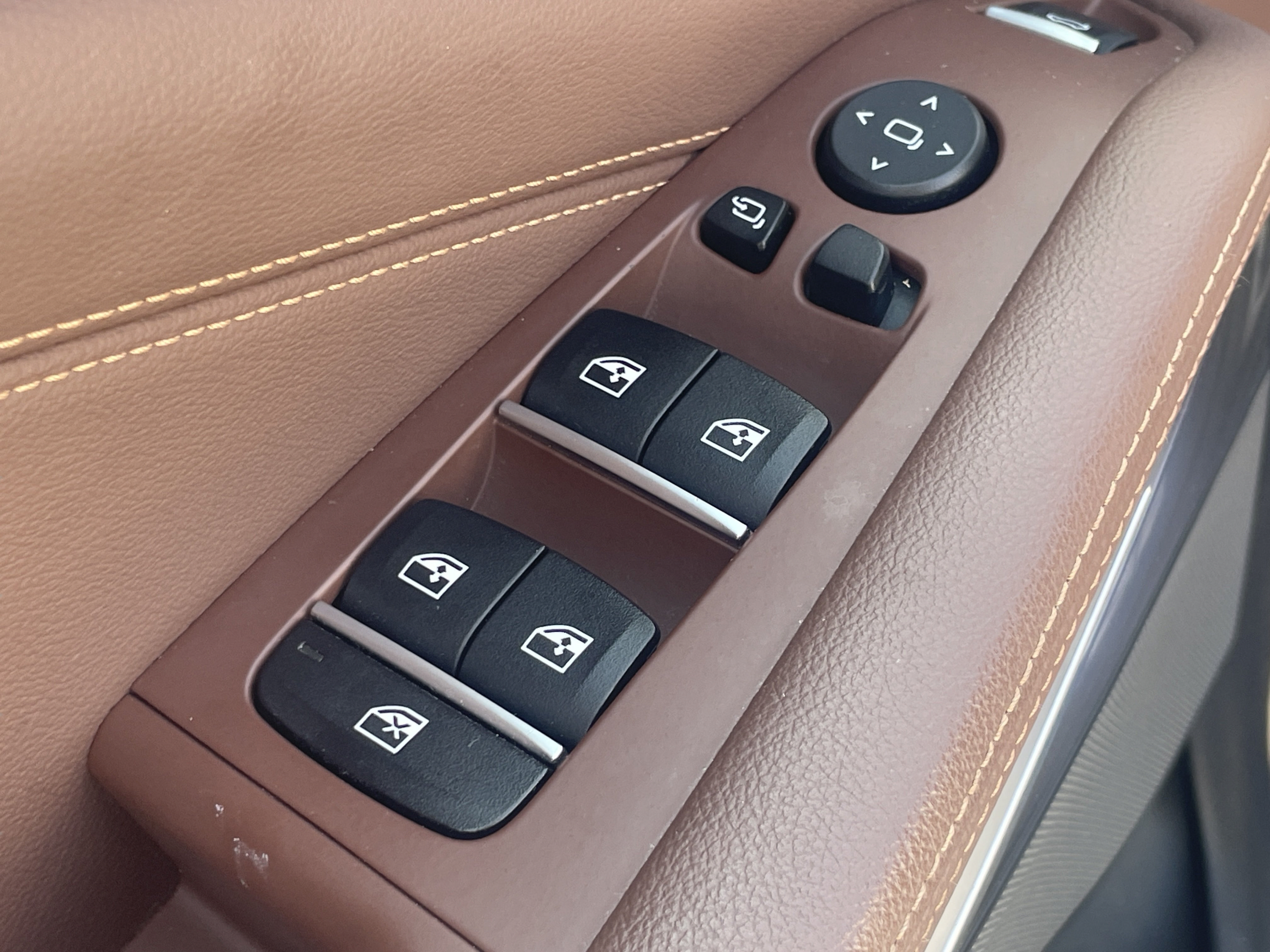 Used 2019 BMW X5 xDrive50i w/ Executive Package AWD/4WD image 12
