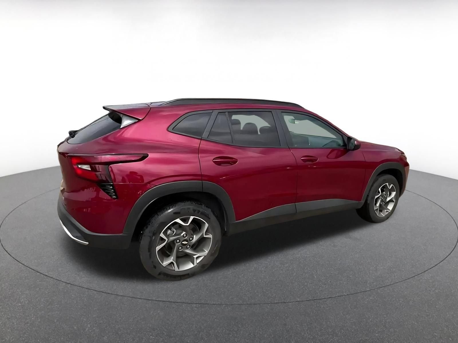 Used 2025 Chevrolet Trax LT FWD image 14