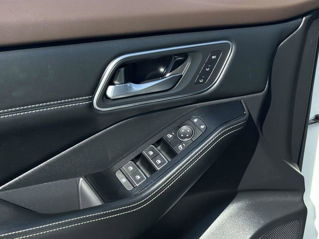 Used 2021 Nissan Rogue Platinum AWD/4WD image 13