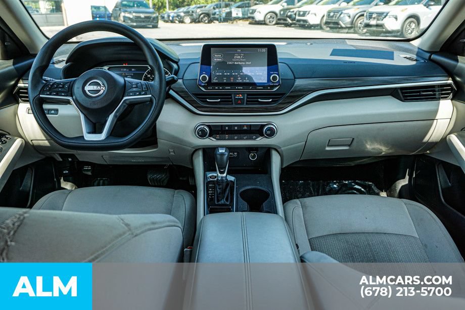 Used 2025 Nissan Altima 2.5 SV FWD image 24